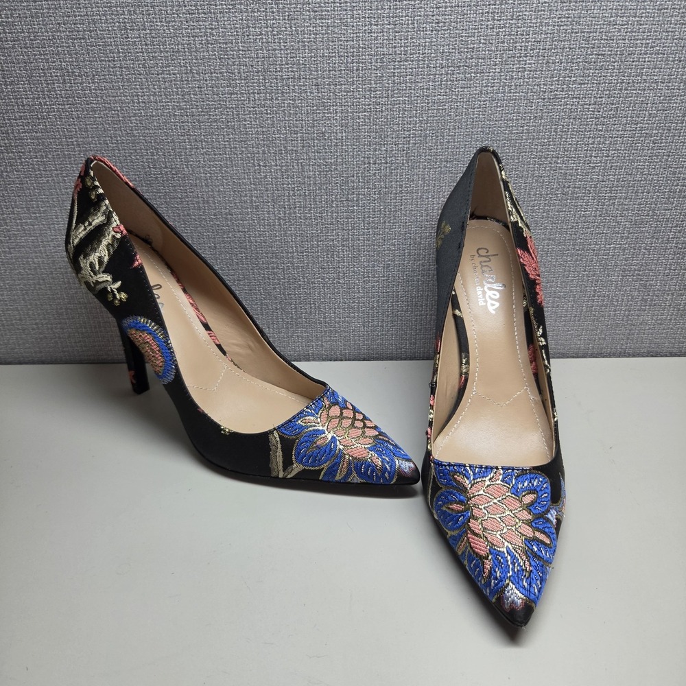 NEW Charles David Sweetness pumps black floral embroidered Fabric 8.5 - Picture 1 of 6